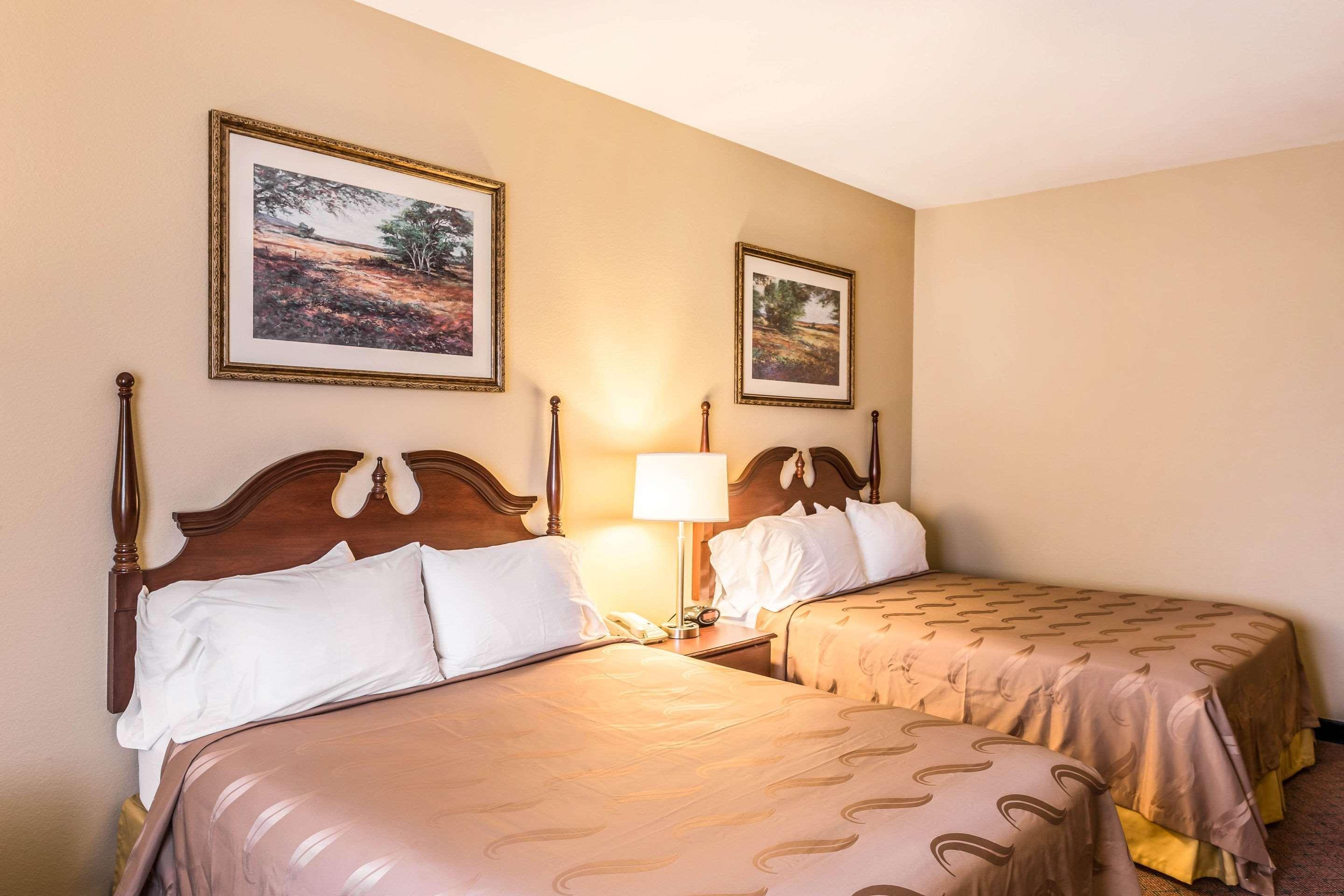 Quality Inn & Suites Hendersonville - Flat Rock Exterior photo