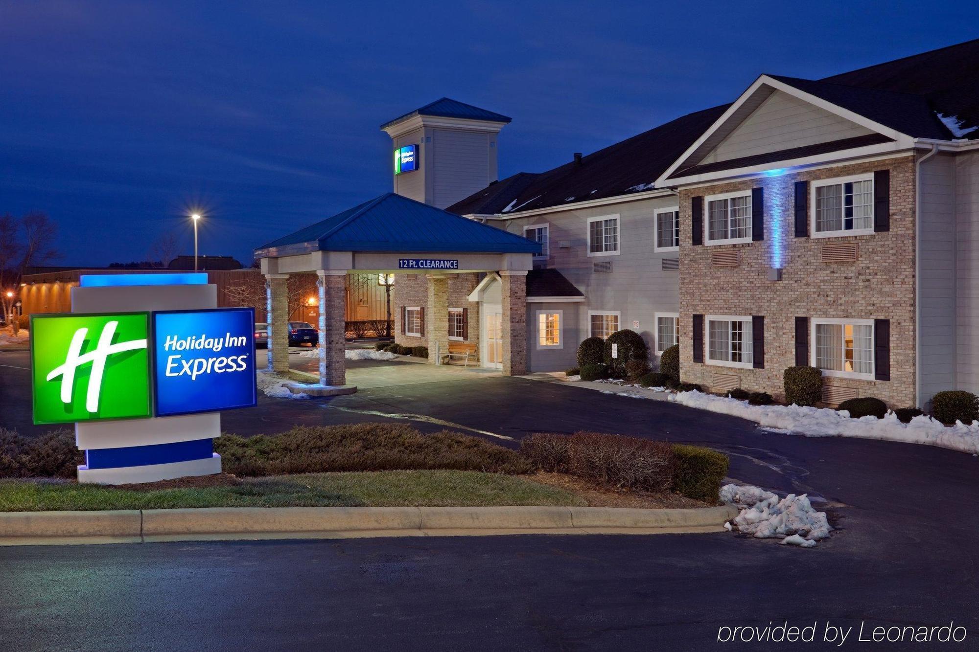 Quality Inn & Suites Hendersonville - Flat Rock Exterior photo